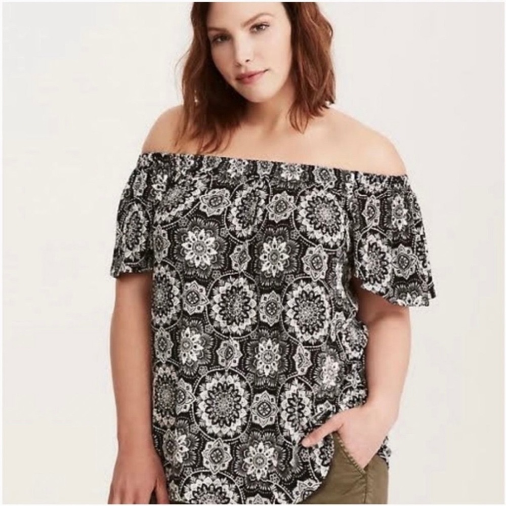 3/$22🩶 Torrid Medallion Print Shirt Off Shoulder Top Plus Size 3 3X 22 24 NEW